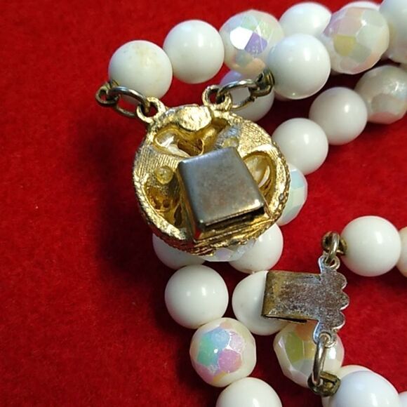 Vintage Faceted and Smooth Beaded Necklace & Earrings Gold Tone Metal - Picture 10 of 11